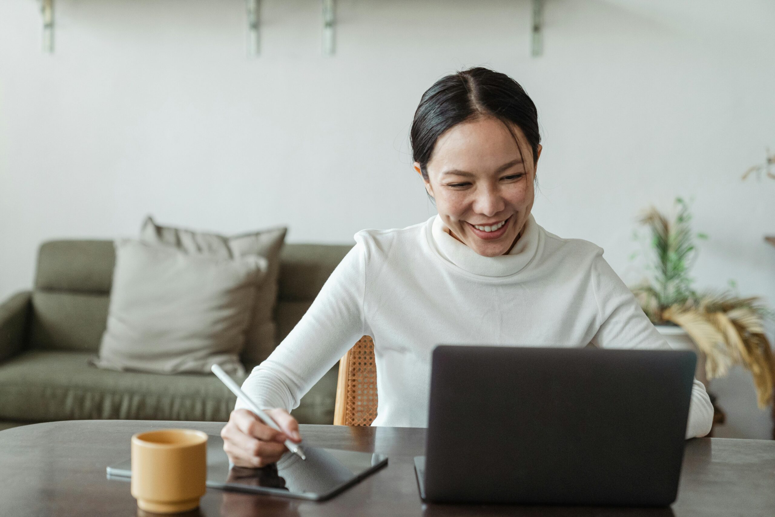 From Side Hustle to Steady Practice: How Advisors Can Grow with EdHyve